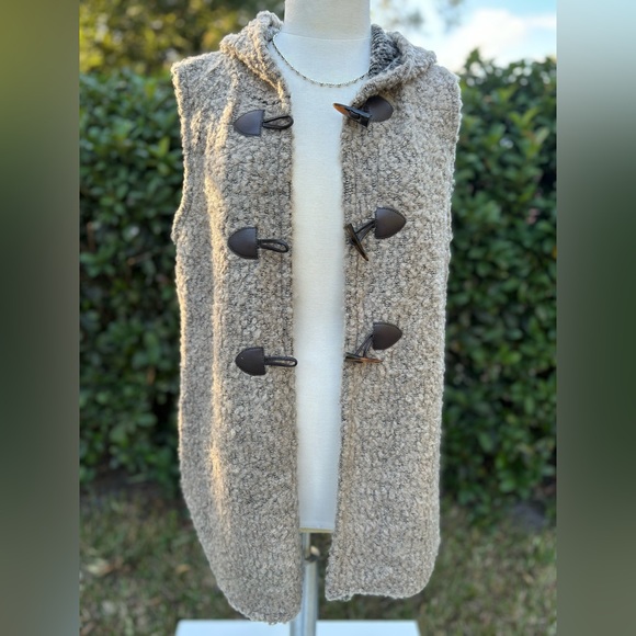 Saks Fifth Avenue hooded sweater vest - Picture 2 of 12